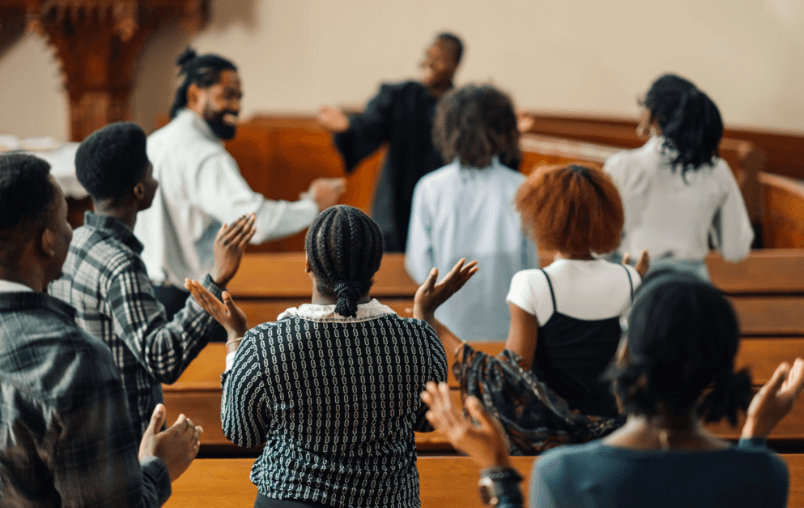 Instantanea de un momento de adoracion y comunidad en Templo Canaan